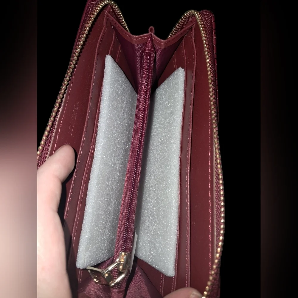 Badgley Mischka Wallet In The Color Wine With Phone Pocket And Wristlet